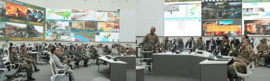 02-02-2024, Islamabad: Chairman NDMA Lt Gen Inam Haider Malik briefing to NDU delegation during their visit to National Emergencies Operation Center (NEOC) at NDMA HQs
